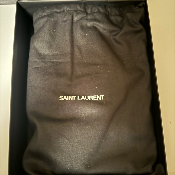 SAINT LAURENT
Cassandre matelassé textured-leather shoulder - Picture 5 of 14